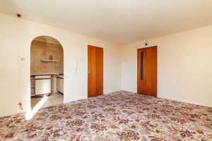 LIVING ROOM- click for photo gallery